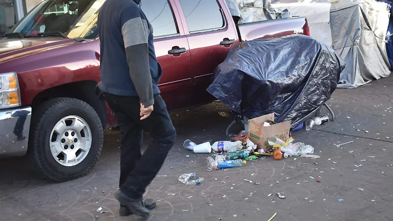 basura 2. Después de la clausura de los eventos del festival de primavera amanece el centro de la ciudad con basura